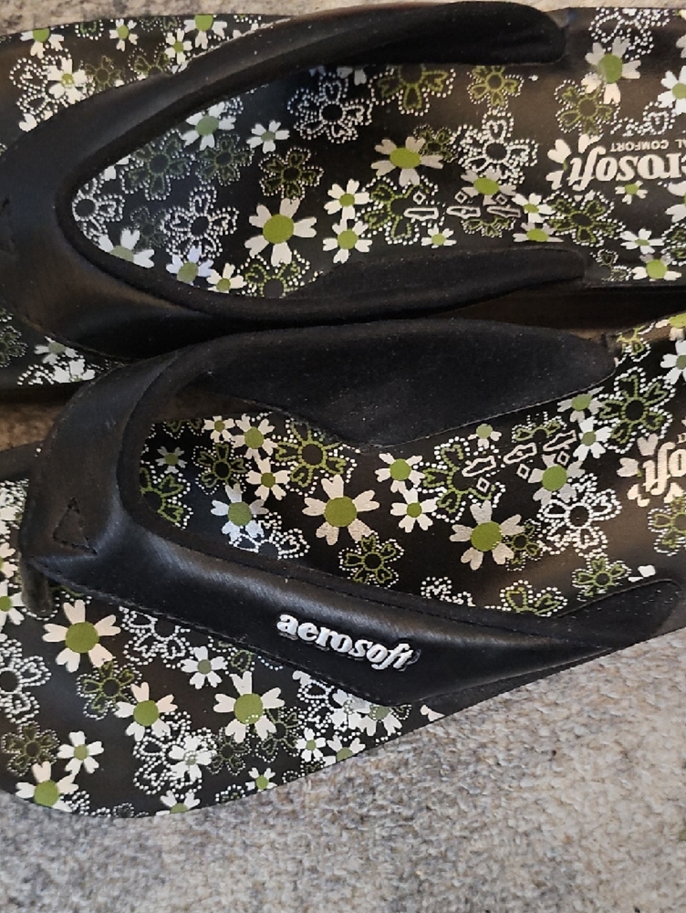 AEROSOLES Black Floral-Print Flip Flop Sandals with Green Accents - Picture 3 of 9